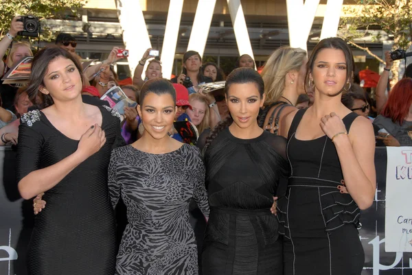 Kylie Jenner, Kourtney Kardashian, Kim Kardashian, Kendall Jenner en "The Twilight Saga: Eclipse" Los Angeles Premiere, L.A. Live, Los Angeles, CA. 06-24-10 —  Fotos de Stock