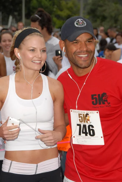 Jennifer morrison och amaury nolasco — Stockfoto