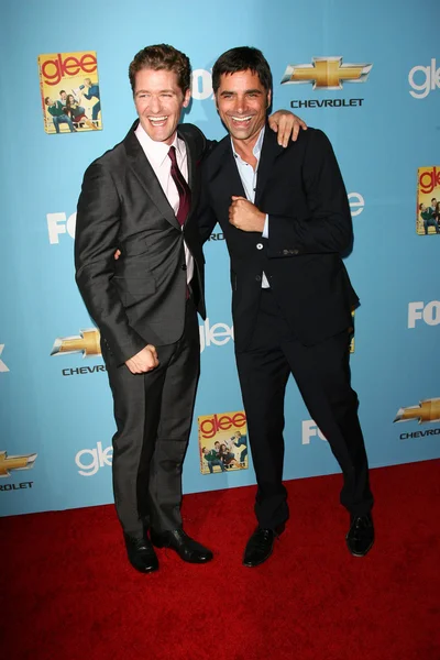 Matthew Morrison en John Stamos in de "Glee" Season 2 Premiere screening en DVD release party, Paramount Studios, Hollywood, ca. 08-07-10 — Stockfoto