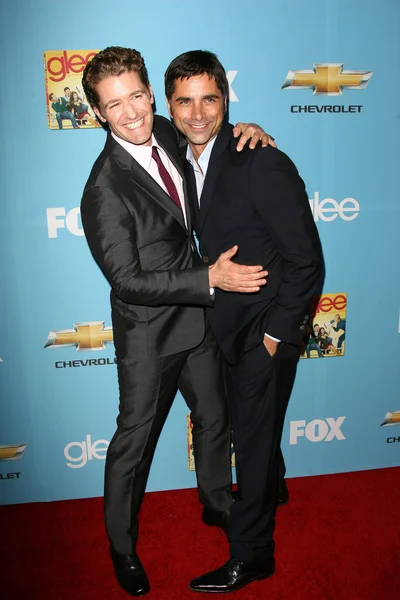 Matthew Morrison en John Stamos in de "Glee" Season 2 Premiere screening en DVD release party, Paramount Studios, Hollywood, ca. 08-07-10 — Stockfoto