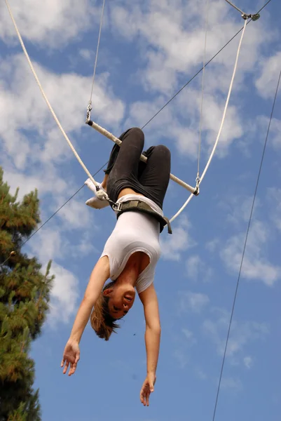 Melissa McCarty alla festa di compleanno di Kerri Kasem tenutasi presso la Flying Gaona Brothers Trapeze School, Woodland Hills, CA. 07-11-10 — Foto Stock