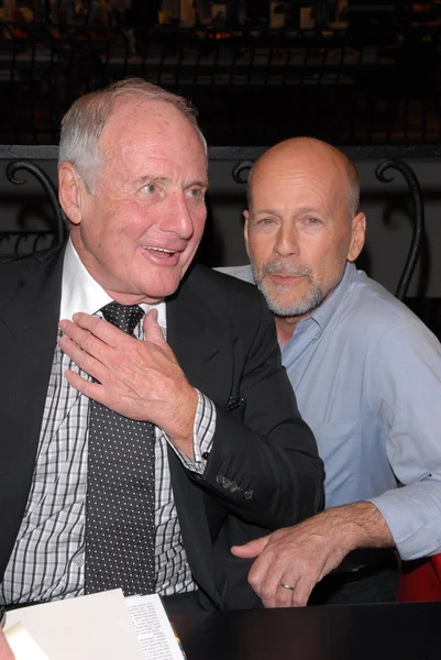 Jerry weintraub en bruce willis — Stockfoto