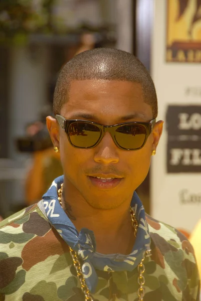 Pharrell Williams på "Grusomme meg" Los Angeles Premiere, LA Live, Los Angeles, California. 06-27-10 – stockfoto