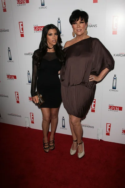 Kourtney kardashian ve kris jenner — Stok fotoğraf