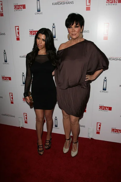 Kourtney kardashian ve kris jenner — Stok fotoğraf