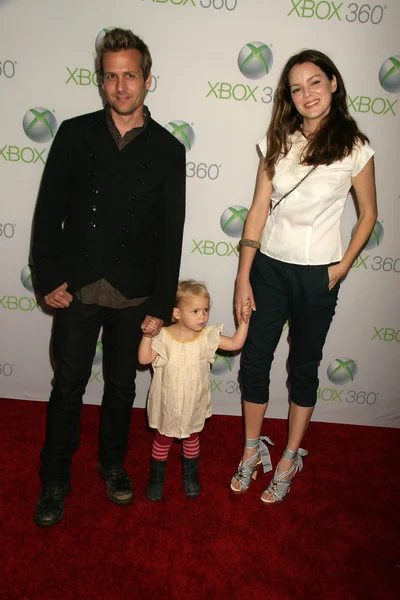 Gabriel Macht and Jacinda Barrett and daughter Satine Anais Geraldine Macht at the World Premiere of "Project Natal" for XBOX 360 Imagined by Cirque Du Soleil, Galen Center, Los Angeles, CA. 06-13-10 — Stock Photo, Image