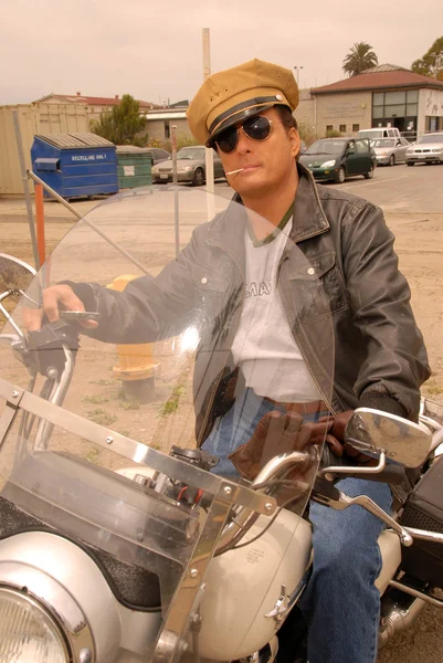 Damian Chapa na natáčení druhého dne natáčení "Brando Neautorizováno", soukromá poloha, San Pedro, CA. 06-28-10 — Stock fotografie