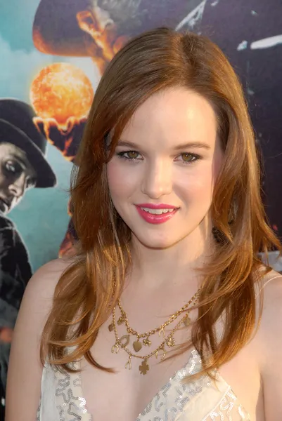 Kay panabaker bei der "jonah hex" los angeles premiere, cinerama dome, hollywood, ca. 17-06-10 — Stockfoto