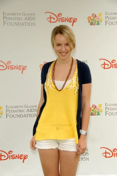 Bridgit Mendler al 2010 A Time For Heroes Celebrity Picnic, Wadsworth Theater, Los Angeles, CA. 06-13-10 — Foto Stock