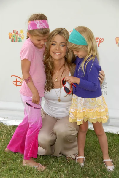 Denise Richards at the 2010 A Time For Heroes Celebrity Picnic, Wadsworth Theater, Los Angeles, CA. 06-13-10 — Stock Photo, Image