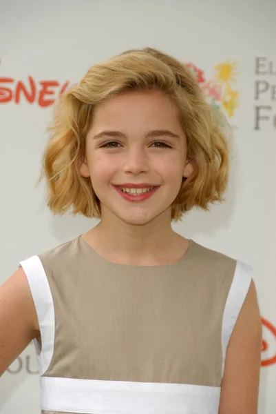 A 2010-es Kiernan Shipka egy ideig hősök híresség piknik, Wadsworth Színház, Los Angeles, Ca. 06-13-10 — Stock Fotó