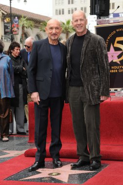 Efendim ben kingsley, bruce willis