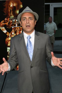 Kevin pollak, ortadaki adam los angeles prömiyeri, arclight, hollywood, ca. 08-05-10