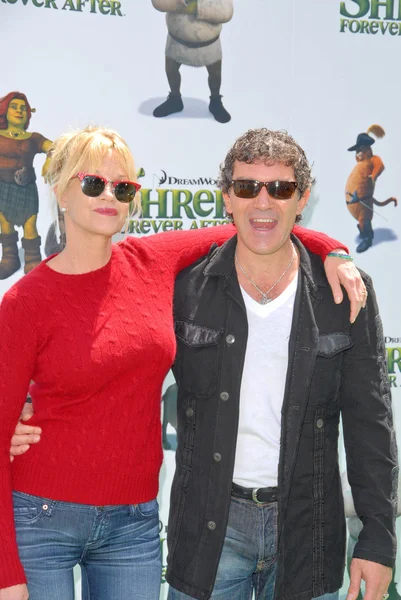 Мелани Гриффит и Антонио Бандерас на премьере "Shrek Forever After" в Лос-Анджелесе, Амфитеатр Гибсона, Юниверсал Сити, Калифорния. 05-16-10 — стоковое фото
