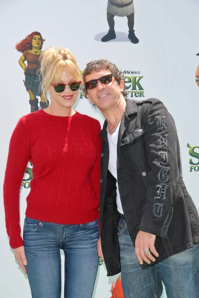 Мелани Гриффит и Антонио Бандерас на премьере "Shrek Forever After" в Лос-Анджелесе, Амфитеатр Гибсона, Юниверсал Сити, Калифорния. 05-16-10 — стоковое фото