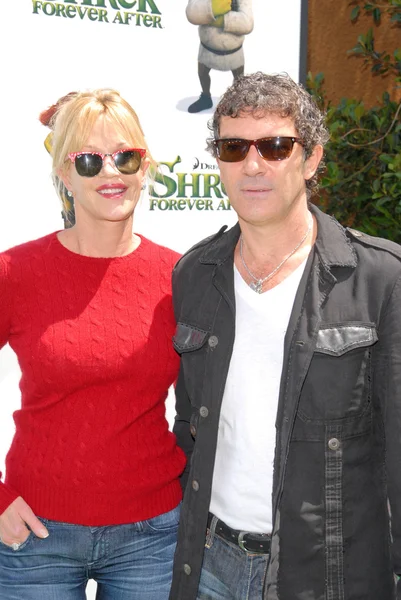 Melanie Griffith et Antonio Banderas à la "Shrek Forever After" Los Angeles Premiere, Gibson Amphitheater, Universal City, CA. 05-16-10 — Photo