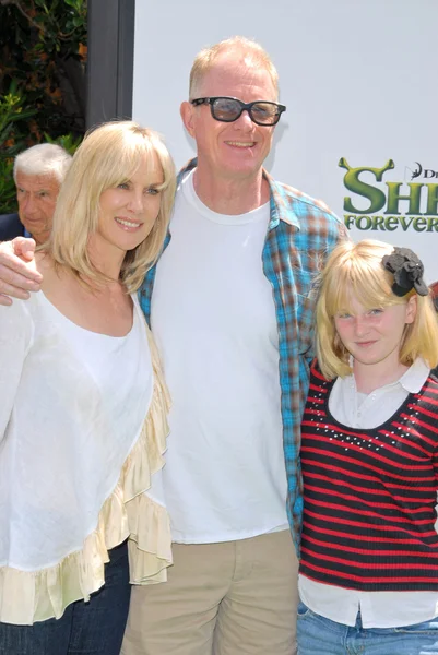 Ed begley jr. bei der "shrek forever after" los angeles premiere, gibson amphitheater, universal city, ca. 16.05. — Stockfoto