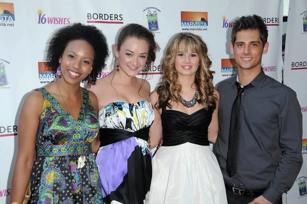 Karissa tynes, anna mae routledge, debby ryan i jean-luc bilodeau — Zdjęcie stockowe