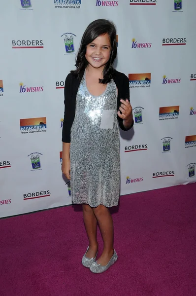 Bailee Madison à la première du film "16 Wishes", Harmony Gold, Los Angeles, CA. 22-06-10 — Photo