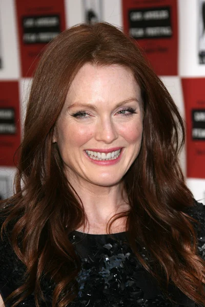 Julianne moore op "the kids are all right" los angeles film festival openingsavond premiere, regal 14, los angeles, ca. 06-17-10 — Stockfoto