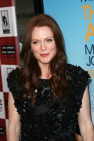 Julianne Moore at "The Kids Are All Right" Los Angeles Film Festival Opening Night Premiere, Regal 14, Los Angeles, CA. 06-17-10 — Stock Photo, Image