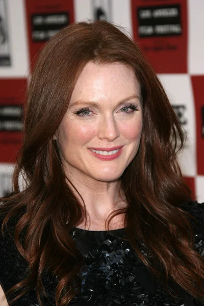 Julianne Moore at "The Kids Are All Right" Los Angeles Film Festival Opening Night Premiere, Regal 14, Los Angeles, CA. 06-17-10 — Stock Photo, Image