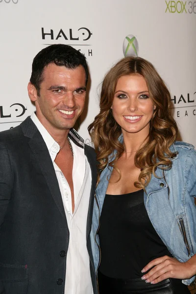 Tony dovolani och audrina patridge — Stockfoto