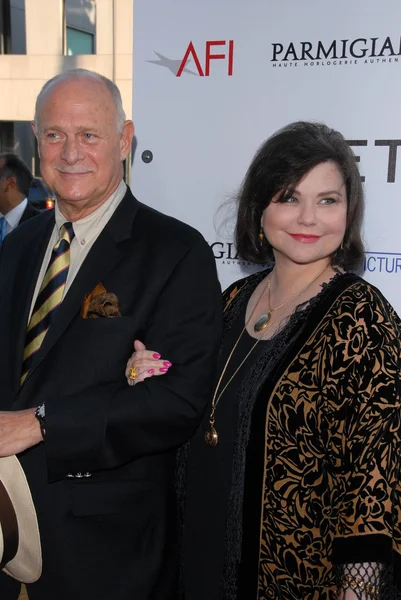 Gerald mcraney und delta burke bei der premiere von "get low", academy of movie arts and sciences, los angeles, ca. 27-07-10 — Stockfoto