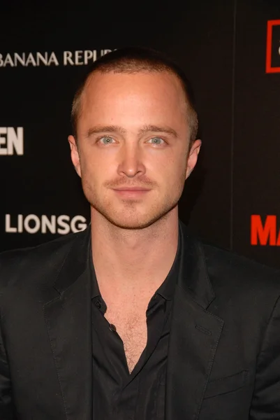 Aaron paul w szalonych ludzi amcs sezon 4 los angeles premiera, mann chiński 6, hollywood, ca 07-20-10 — Zdjęcie stockowe