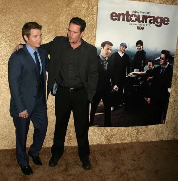 Kevin Connolly and Kevin Dillon at the "Entourage" Season 7 Premiere, Paramount Studios, Hollywood, CA. 06-16-10 — Stock Photo, Image