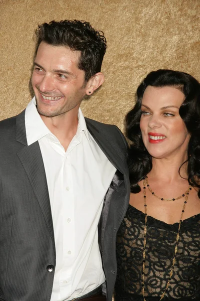 Gabriele corcos und debi mazar bei der "entourage" season 7 premiere, paramount studios, hollywood, ca. 16-06-10 — Stockfoto