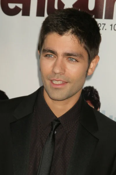 Adrian grenier op de entourage seizoen 7 première, paramount studios, hollywood, ca. 06-16-10 — Stockfoto