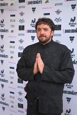 Francis Abbey bir gösterimde 