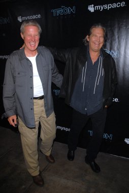 Bruce boxleitner ve jeff arasında köprü görevi gören tron mirası