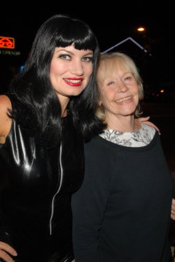 Rena Riffel ve Barbara Shepherd'vampir-Con Film Festivali, New Beverly sinema, Los Angeles Ca. 06-25-10 parçası olarak Rena Riffel'ın 