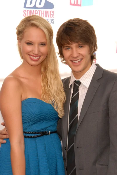 Molly McCook and Devon Werkheiser at the VH1 2010 Do Something Awards, Palladium, Hollywood, CA. 07-19-10 — Stok fotoğraf