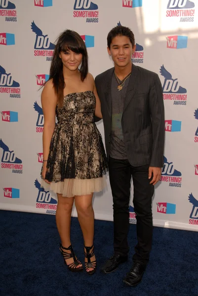 Fivel Stewart and Booboo Stewart at the VH1 2010 Do Something Awards, Palladium, Hollywood, CA. 07-19-10 — Zdjęcie stockowe