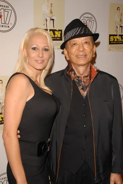 Bridgette Newell e James Hong na estreia de Stan, Linwood Dunn Theater, Hollywood, CA. 07-09-10 — Fotografia de Stock