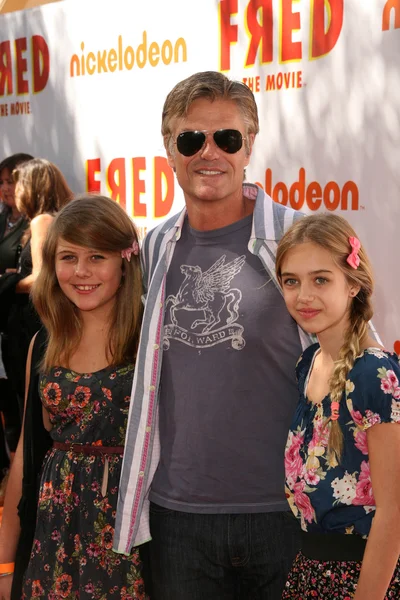 Harry Hamlin with daughter Delilah with friend at the premiere of "Fred: The Movie," Paramount Studios, Hollywood, CA. 09-11-10 — Stock Photo, Image