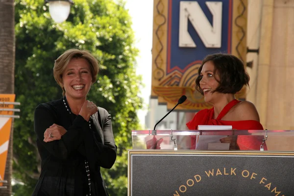 Emma Thompson and Maggie Gyllenhaal at the induction ceremony for Emma Thompson into the Hollywood Walk of Fame, Hollywood, CA. 08-06-10 — ストック写真