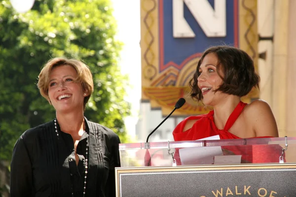 Emma Thompson and Maggie Gyllenhaal at the induction ceremony for Emma Thompson into the Hollywood Walk of Fame, Hollywood, CA. 08-06-10 — Stok fotoğraf