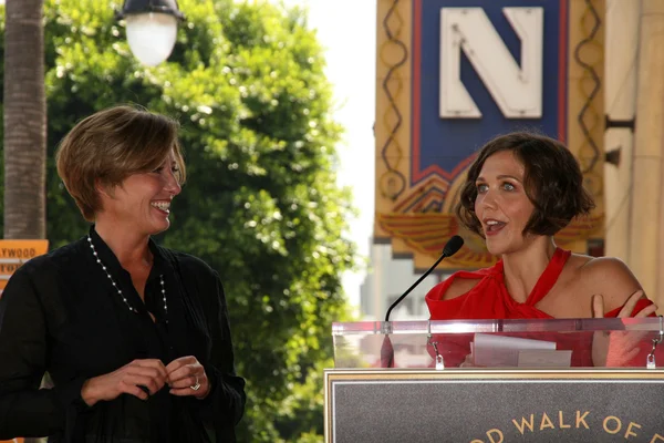 Emma Thompson and Maggie Gyllenhaal at the induction ceremony for Emma Thompson into the Hollywood Walk of Fame, Hollywood, CA. 08-06-10 — Stock Fotó