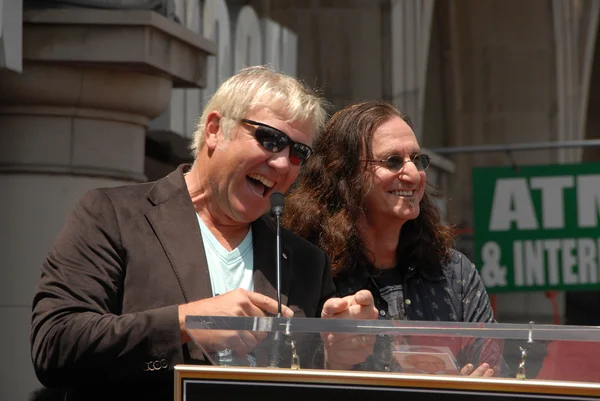 Alex lifeson i geddy lee w ceremonii indukcji pęd do hollywood walk sławy, hollywood, ca. 06-25-10 — Zdjęcie stockowe