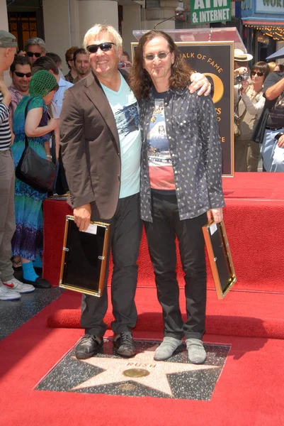 Alex Lifeson e Geddy Lee na cerimônia de indução da RUSH na Calçada da Fama de Hollywood, Hollywood, CA. 06-25-10 — Fotografia de Stock