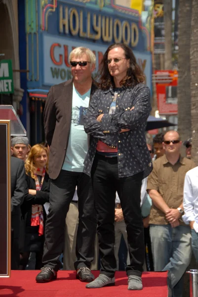 Alex Lifeson et Geddy Lee lors de la cérémonie d'intronisation de RUSH au Hollywood Walk of Fame, Hollywood, CA. 06-25-10 — Photo