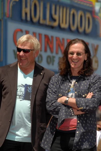 Alex Lifeson e Geddy Lee na cerimônia de indução da RUSH na Calçada da Fama de Hollywood, Hollywood, CA. 06-25-10 — Fotografia de Stock