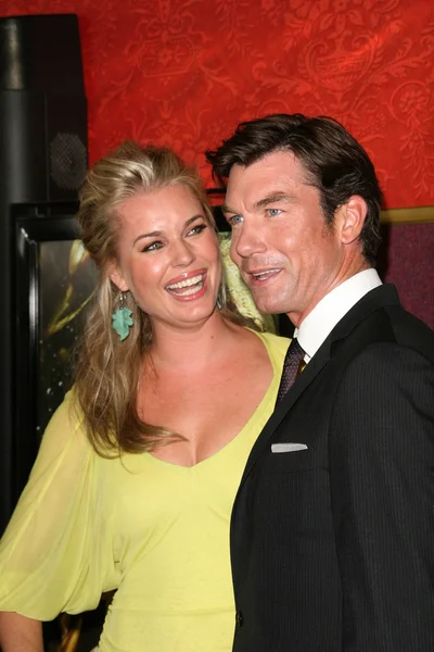 Rebecca Romijn and Jerry O'Connell at the "Piranha 3D" Los Angeles Premiere, Chinese 6. Hollywood, CA. 08-18-10 — Stock Photo, Image
