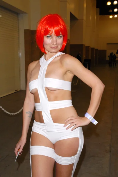 Rena Riffel as Leeloo from "The Fifth Element" — Stock Photo, Image