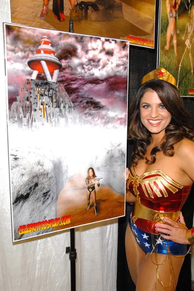 Bridgetta Tomarchio as "Wonder Woman" at the Pasadena Rock'n Comic Con Day 2, Pasadena Convention Center, Pasadena, CA. 05-29-10 — Stock Photo, Image