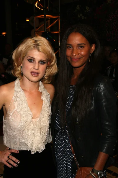 Kelly Osbourne and Joy Bryant at Rodeo Drive Celebrates Fashions Night Out, Beverly Hills, CA. 09-10-10 — Stock Photo, Image
